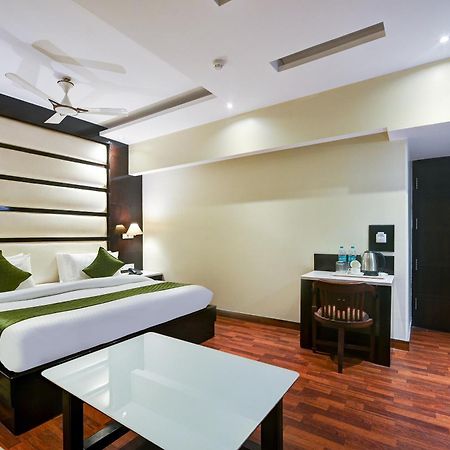 Hotel Geet Deluxe Nueva Delhi Exterior foto