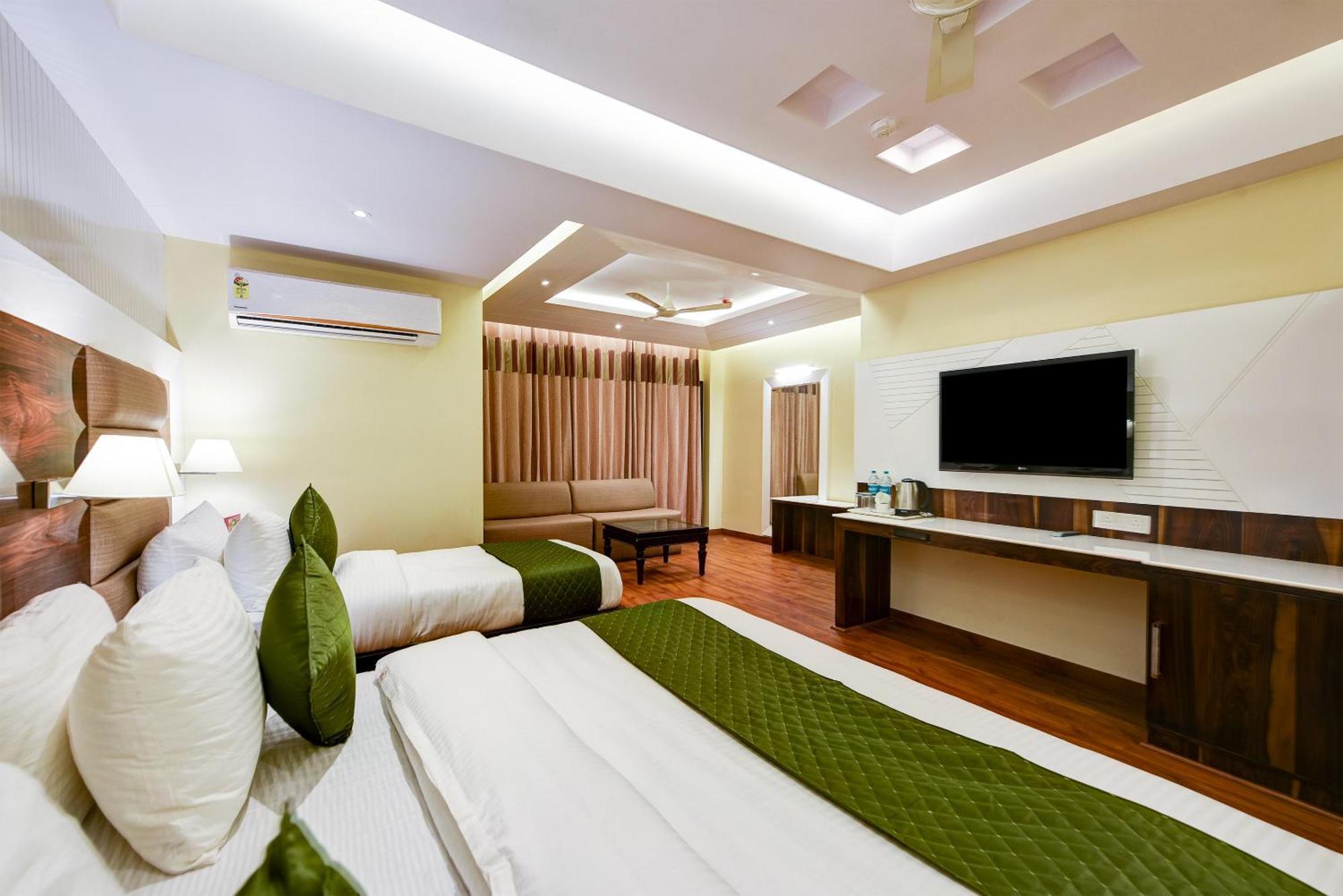 Hotel Geet Deluxe Nueva Delhi Exterior foto