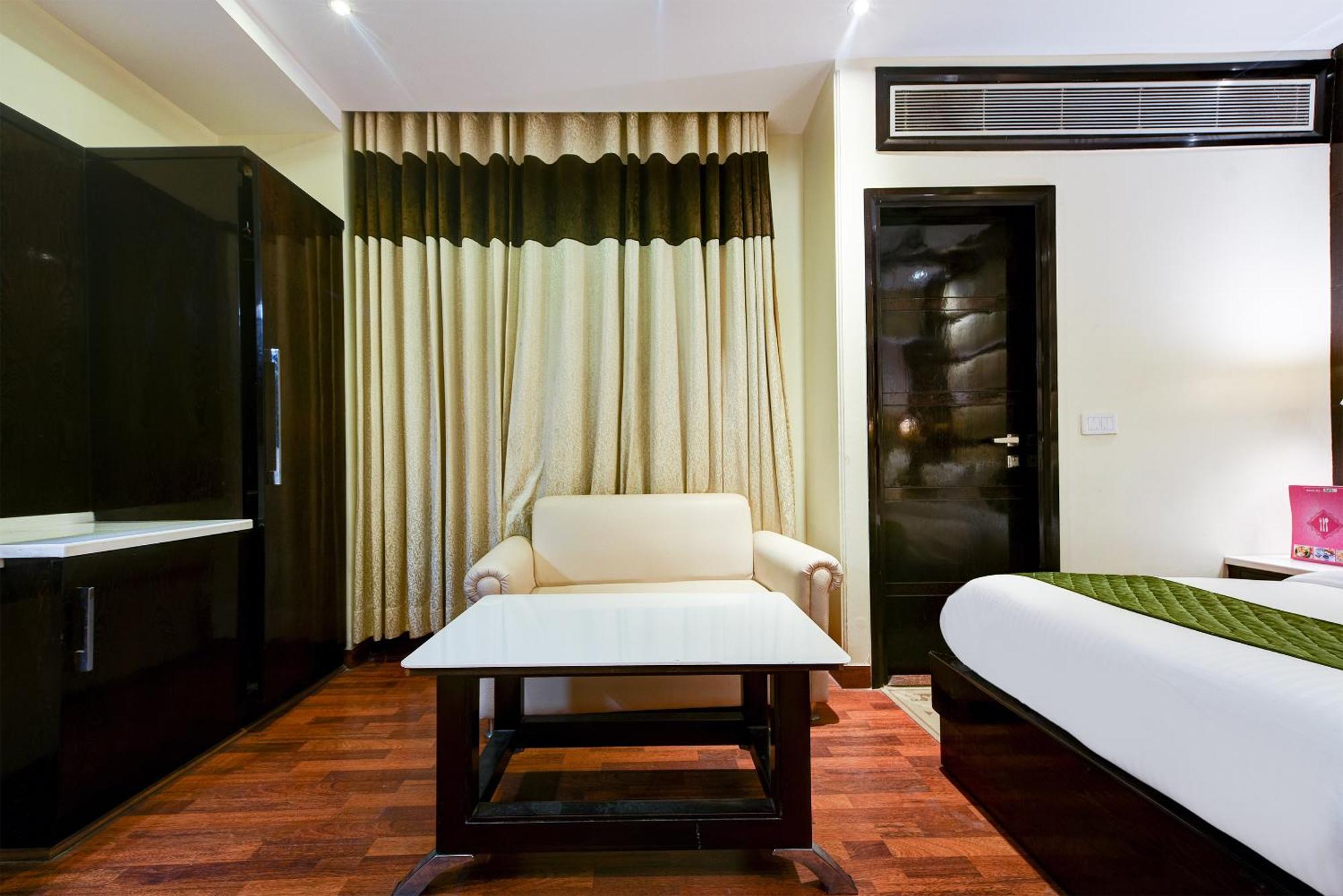 Hotel Geet Deluxe Nueva Delhi Exterior foto
