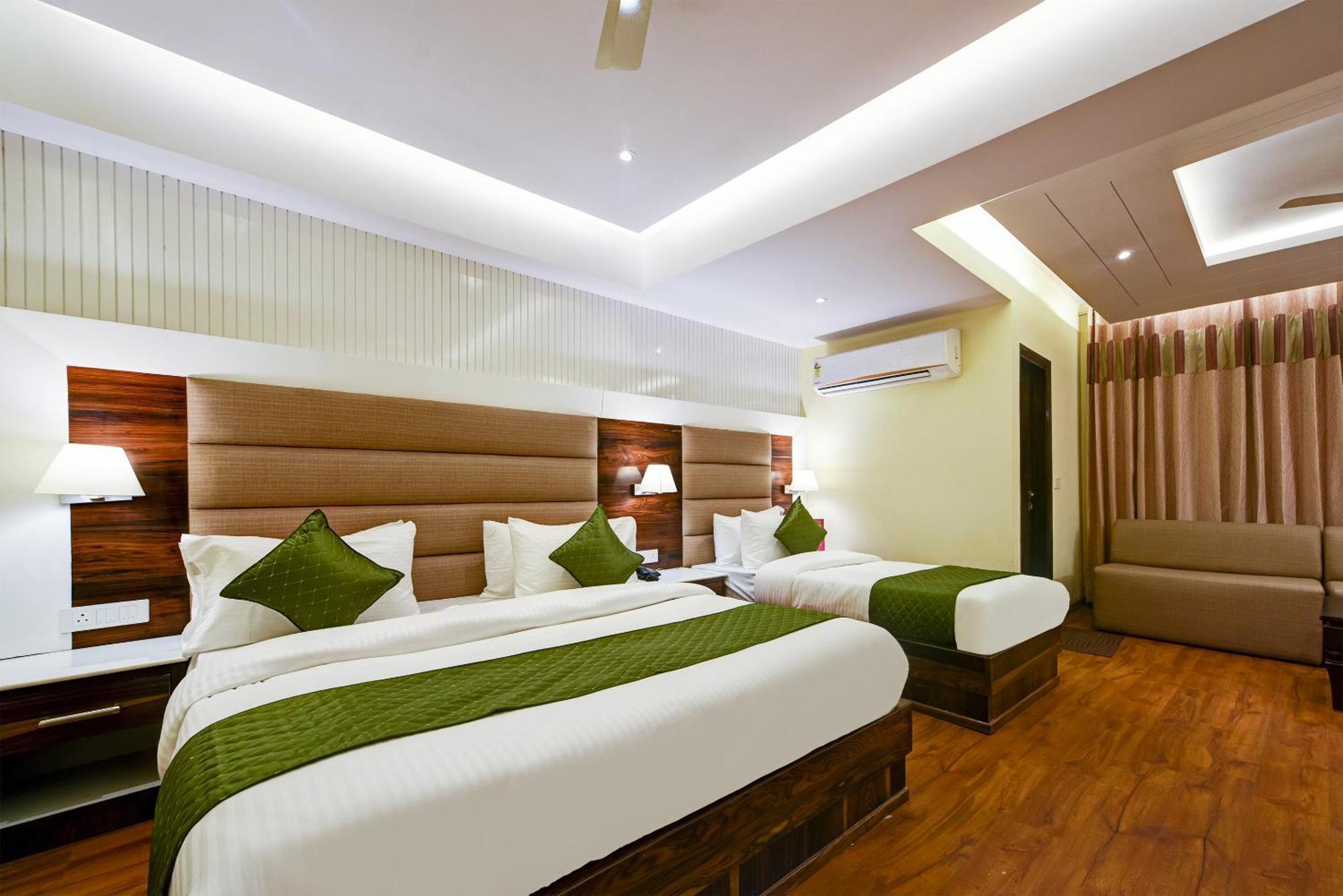 Hotel Geet Deluxe Nueva Delhi Exterior foto