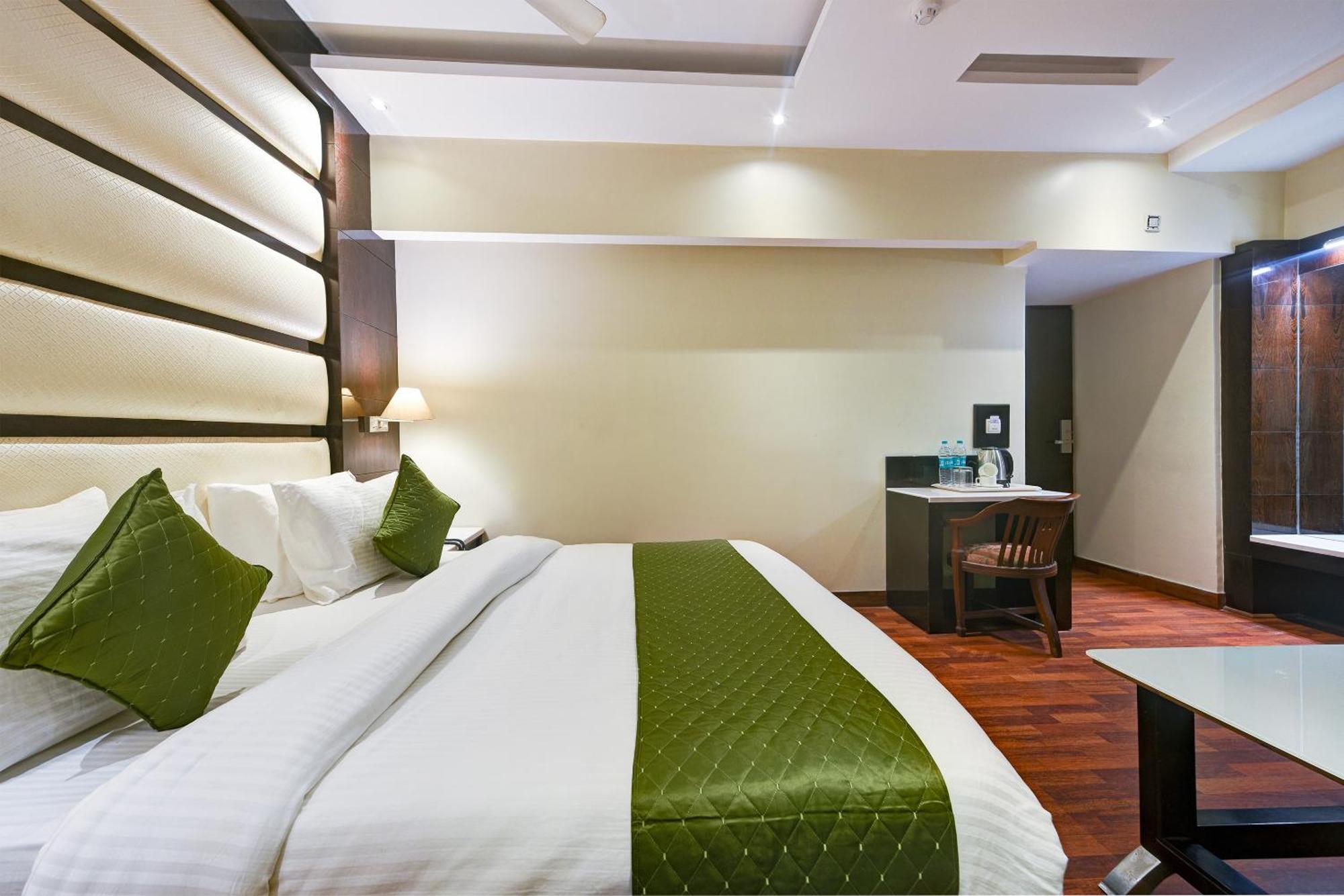 Hotel Geet Deluxe Nueva Delhi Exterior foto