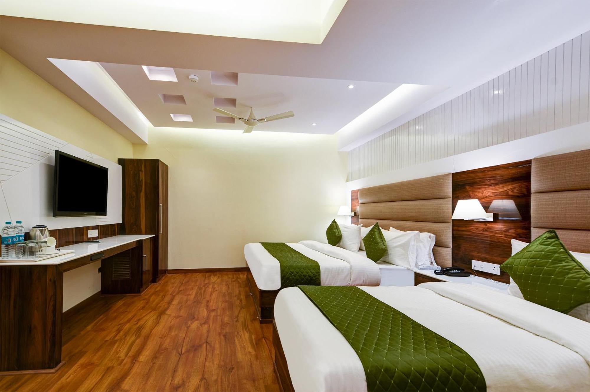 Hotel Geet Deluxe Nueva Delhi Exterior foto