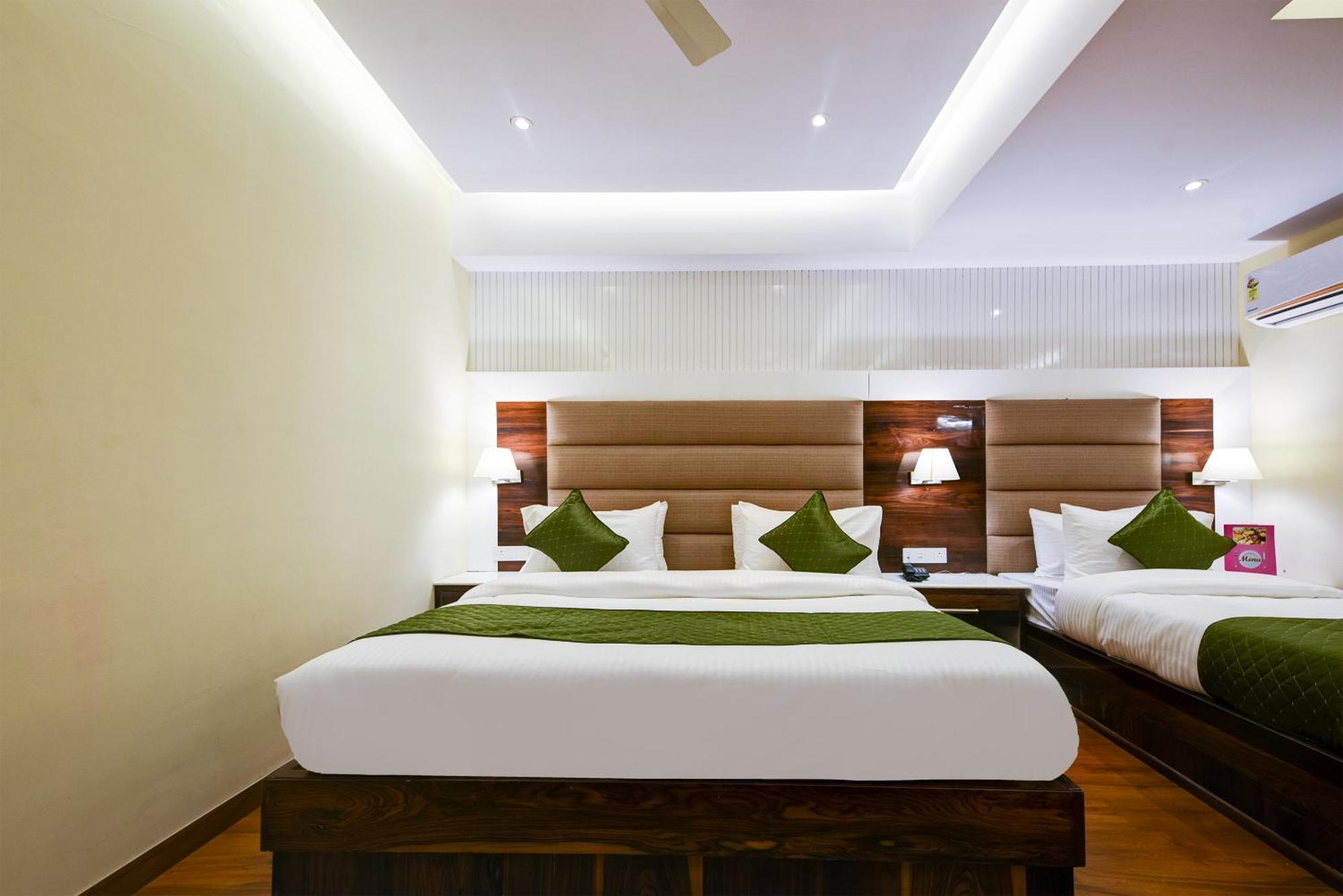 Hotel Geet Deluxe Nueva Delhi Exterior foto
