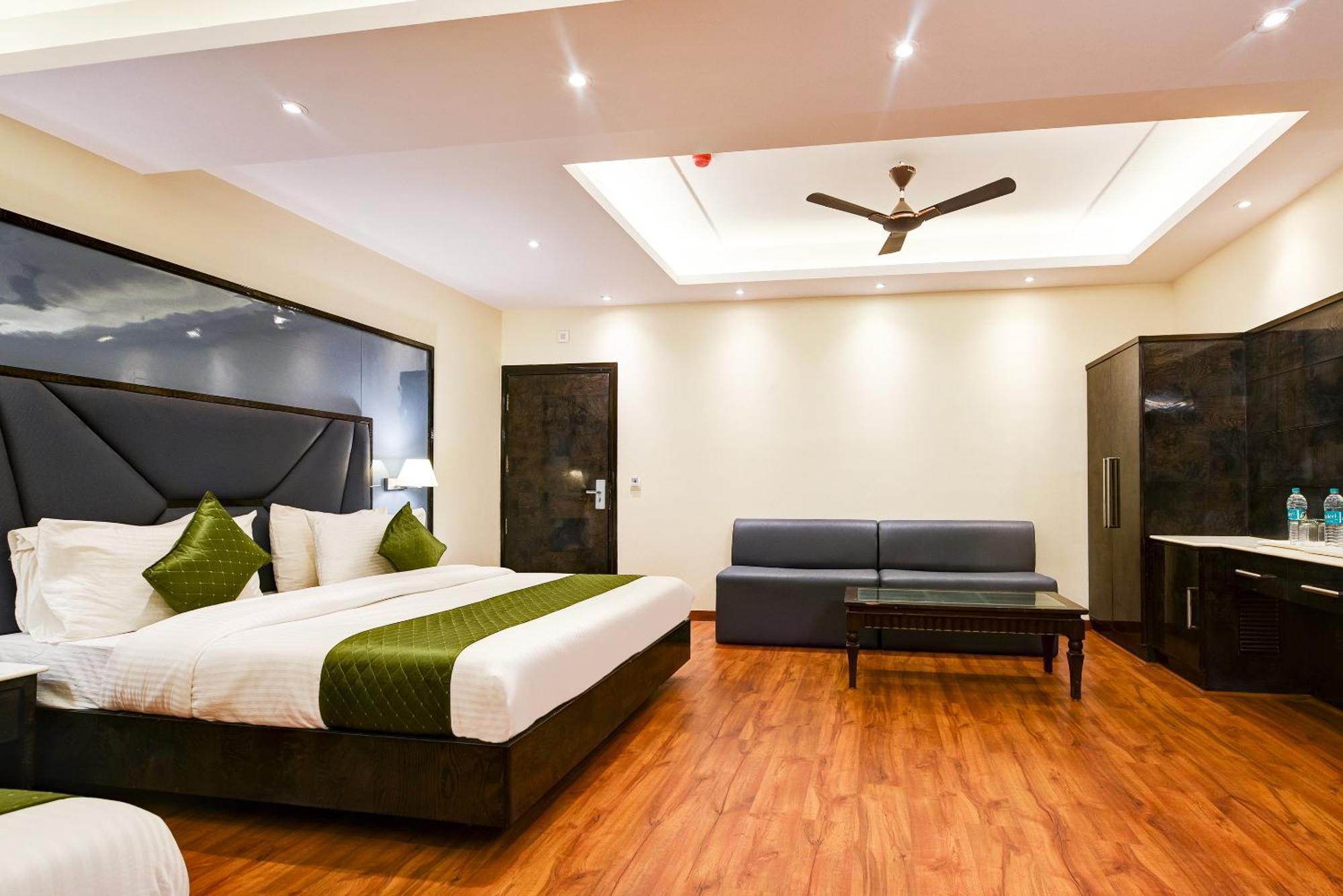 Hotel Geet Deluxe Nueva Delhi Exterior foto