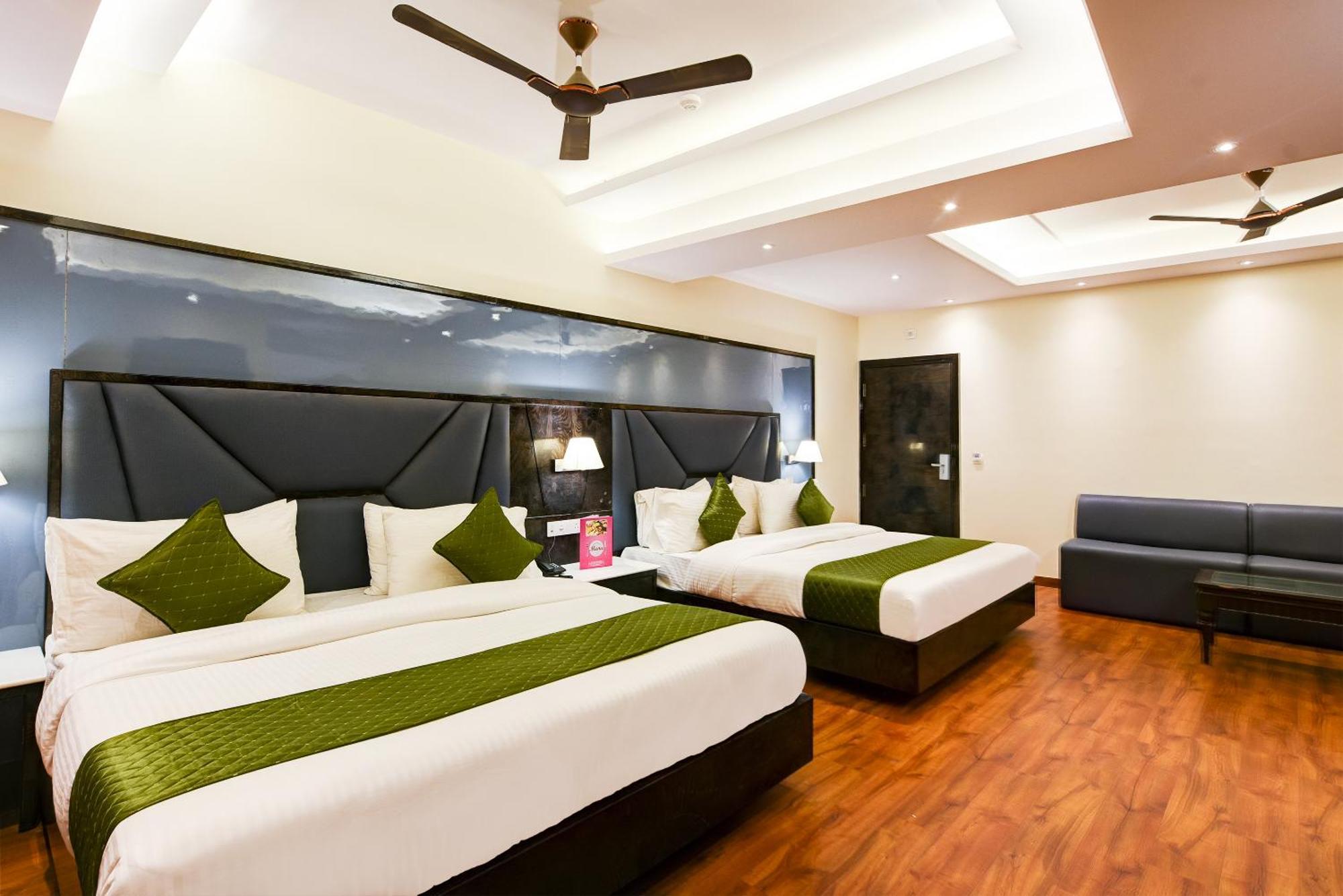 Hotel Geet Deluxe Nueva Delhi Exterior foto