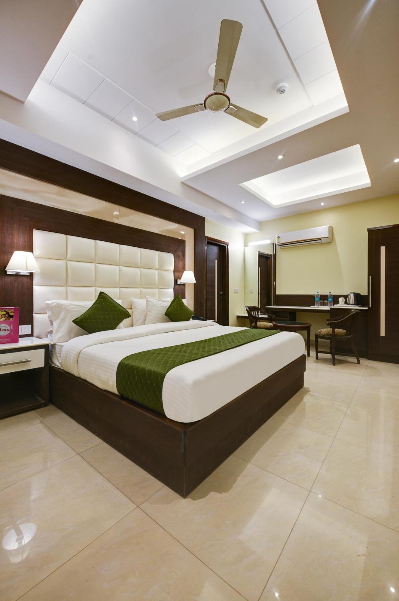 Hotel Geet Deluxe Nueva Delhi Exterior foto