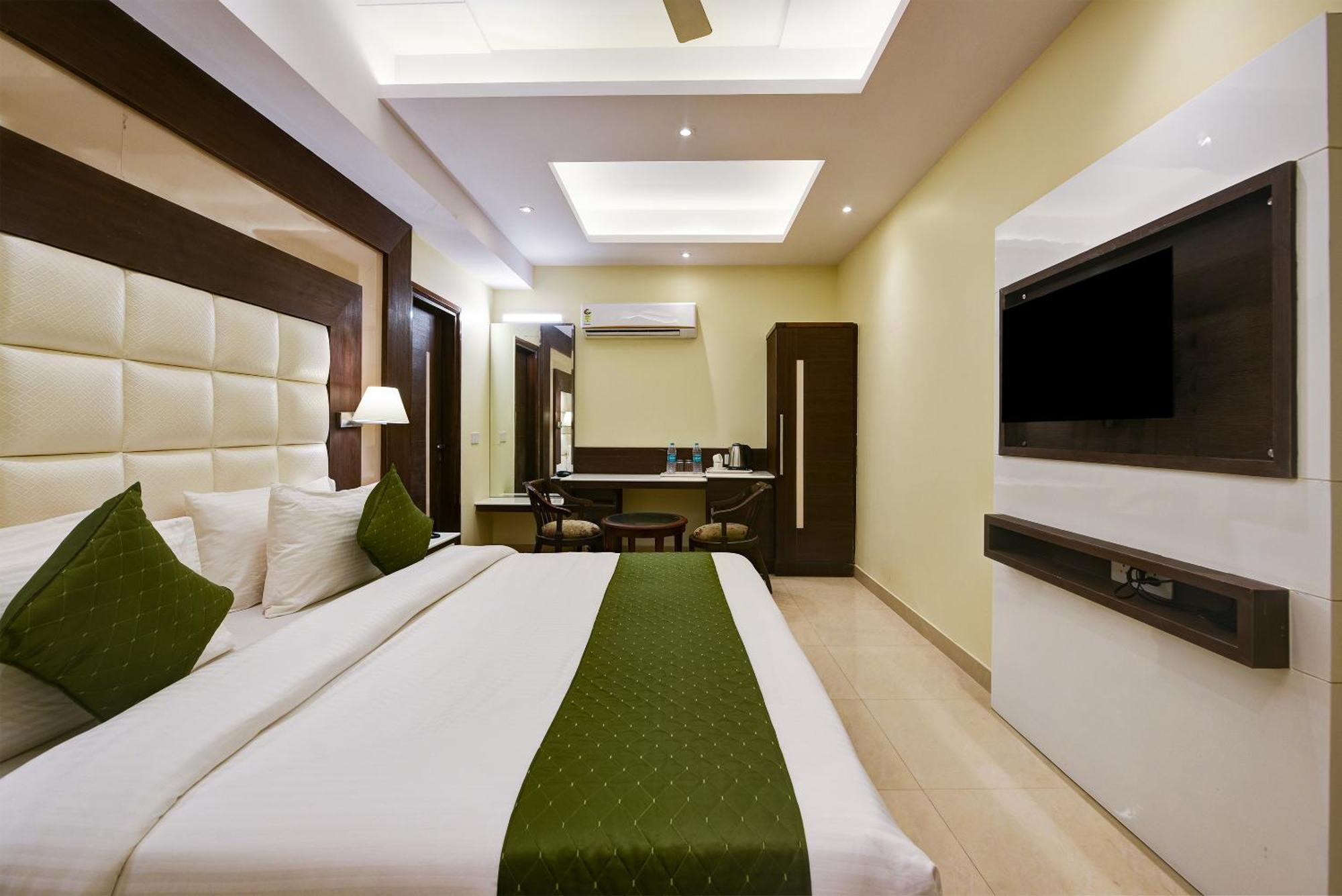 Hotel Geet Deluxe Nueva Delhi Exterior foto