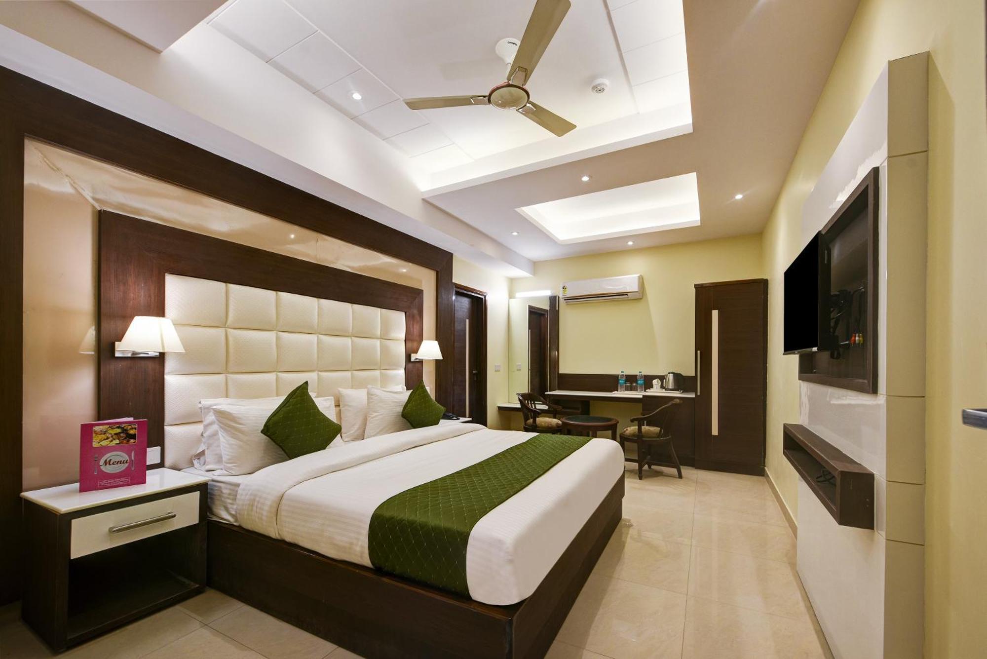 Hotel Geet Deluxe Nueva Delhi Exterior foto